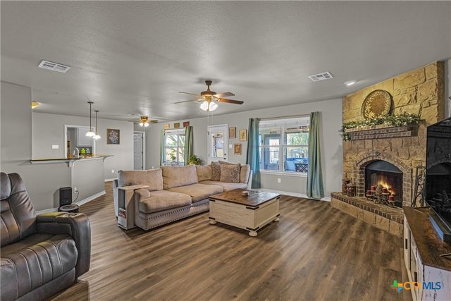 3065 N Sun Circle, Rogers, TX 76569