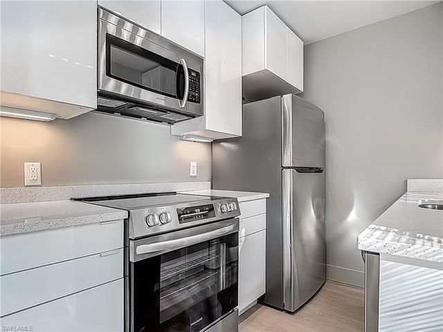 2544 1st ST # 102, Fort Myers, FL 33901