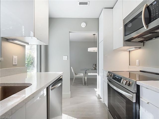 2544 1st ST # 102, Fort Myers, FL 33901