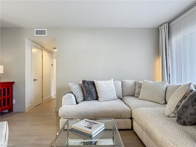 2544 1st ST # 102, Fort Myers, FL 33901