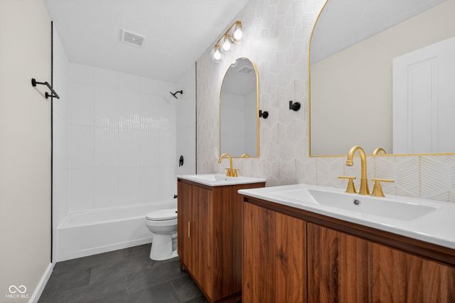 4864 Ashbrook Drive, Noblesville, IN 46062