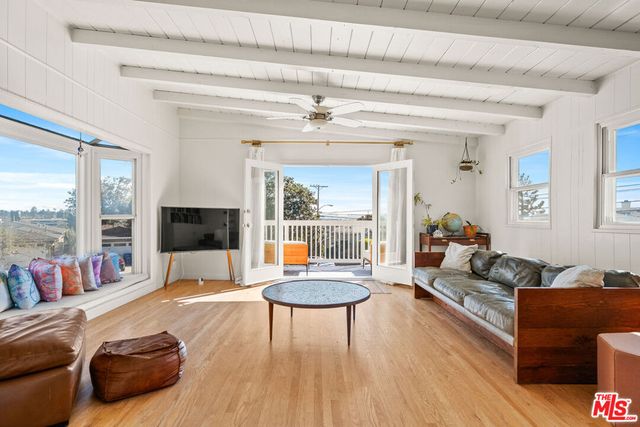 7421 Earldom Avenue, Playa Del Rey, CA 90293