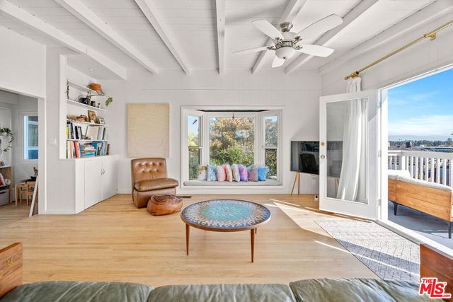 7421 Earldom Avenue, Playa Del Rey, CA 90293