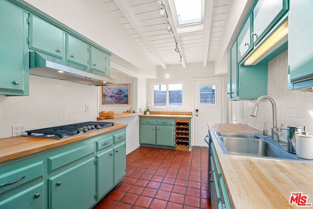 7421 Earldom Avenue, Playa Del Rey, CA 90293