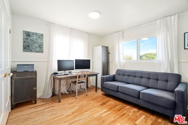 7421 Earldom Avenue, Playa Del Rey, CA 90293