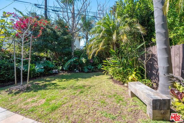 7421 Earldom Avenue, Playa Del Rey, CA 90293