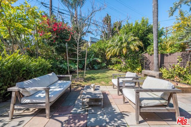 7421 Earldom Avenue, Playa Del Rey, CA 90293
