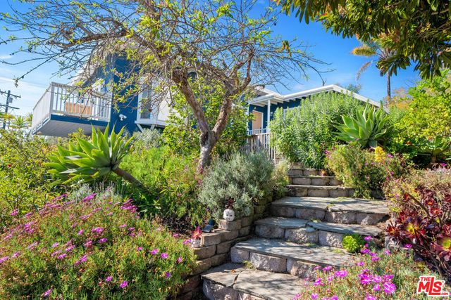 7421 Earldom Avenue, Playa Del Rey, CA 90293