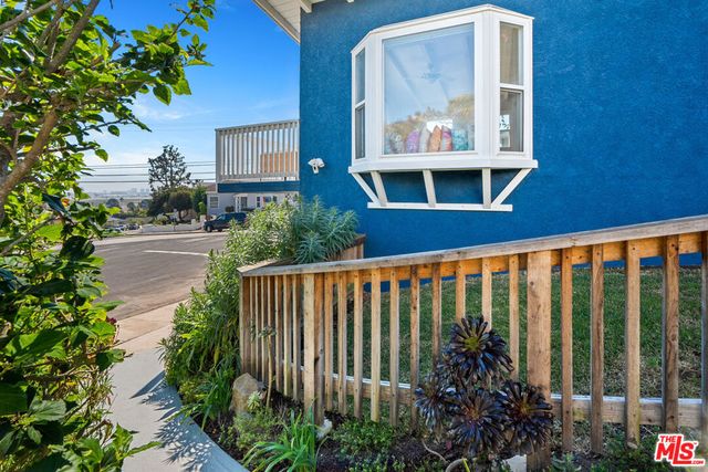 7421 Earldom Avenue, Playa Del Rey, CA 90293