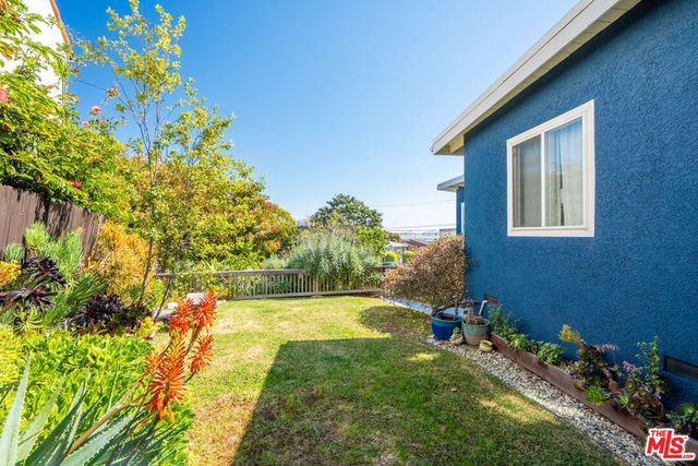 7421 Earldom Avenue, Playa Del Rey, CA 90293