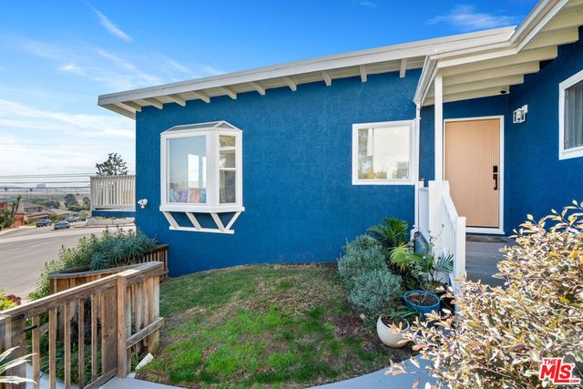 7421 Earldom Avenue, Playa Del Rey, CA 90293