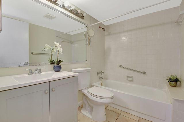 616 SEA PINE Way C2, Greenacres, FL 33415