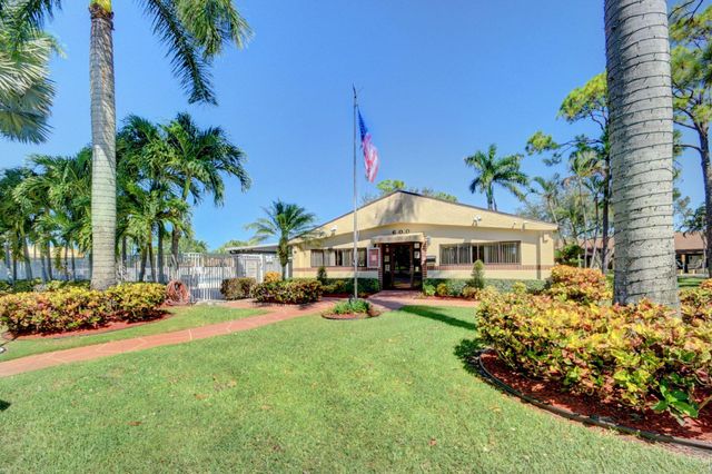 616 SEA PINE Way C2, Greenacres, FL 33415