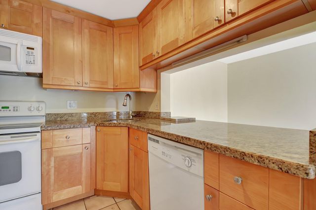 616 SEA PINE Way C2, Greenacres, FL 33415