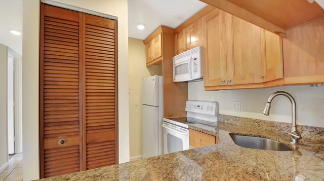 616 SEA PINE Way C2, Greenacres, FL 33415