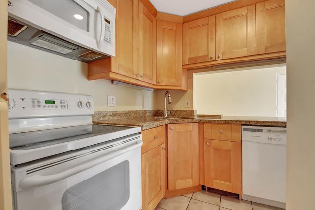 616 SEA PINE Way C2, Greenacres, FL 33415