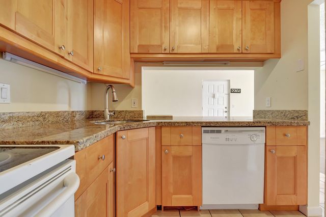 616 SEA PINE Way C2, Greenacres, FL 33415