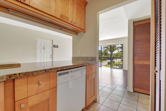 616 SEA PINE Way C2, Greenacres, FL 33415