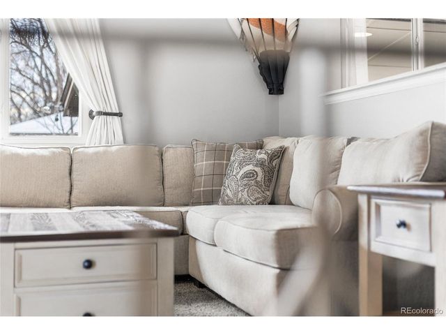 1889 Queens Dr, Longmont, CO 80501