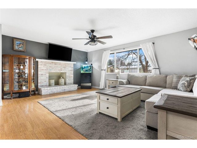 1889 Queens Dr, Longmont, CO 80501