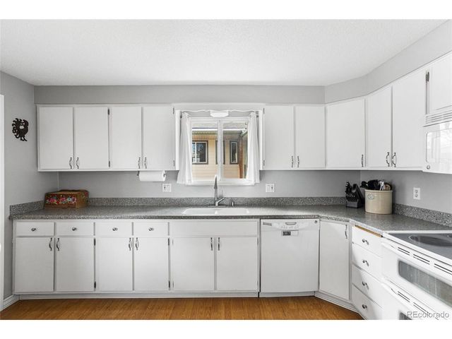 1889 Queens Dr, Longmont, CO 80501