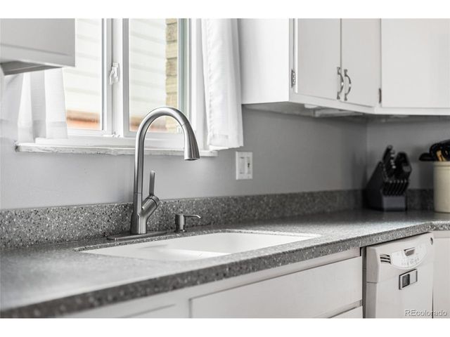 1889 Queens Dr, Longmont, CO 80501