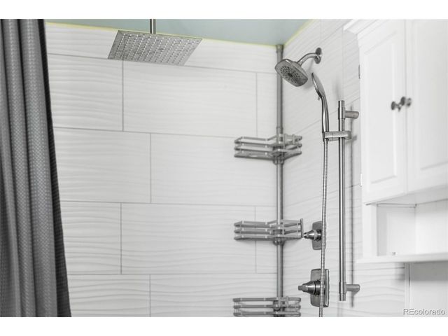 1889 Queens Dr, Longmont, CO 80501