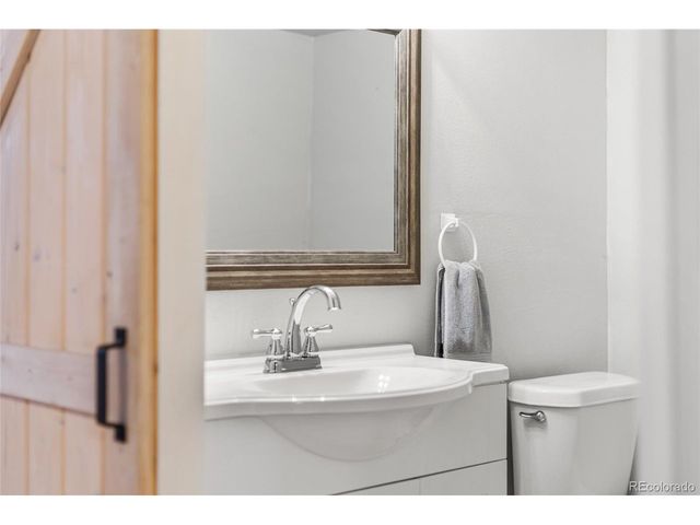 1889 Queens Dr, Longmont, CO 80501