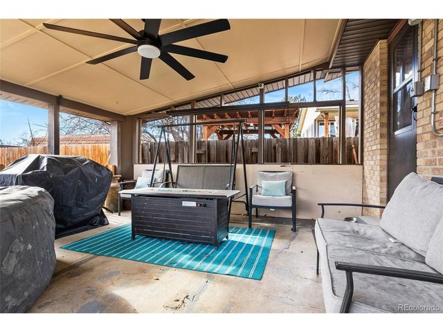 1889 Queens Dr, Longmont, CO 80501