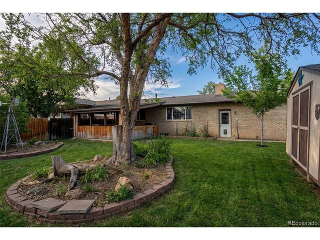 1889 Queens Dr, Longmont, CO 80501