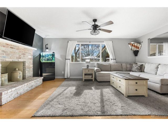 1889 Queens Dr, Longmont, CO 80501