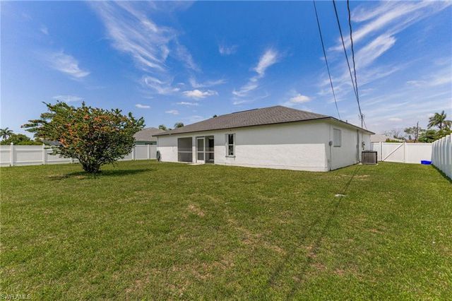 610 21st LN, Cape Coral, FL 33990