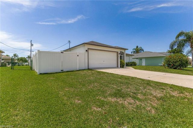 610 21st LN, Cape Coral, FL 33990