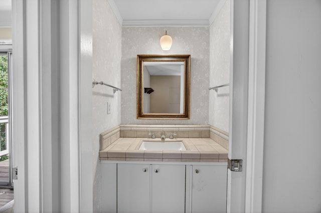 4117 H St, Sacramento, CA 95819