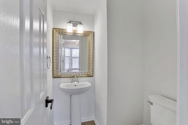 20381 FARMGATE TER, Ashburn, VA 20147