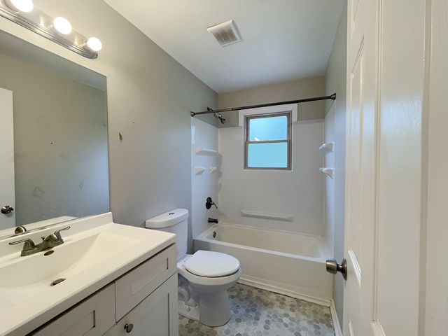 134 Hickory Road, Lake In The Hills, IL 60156
