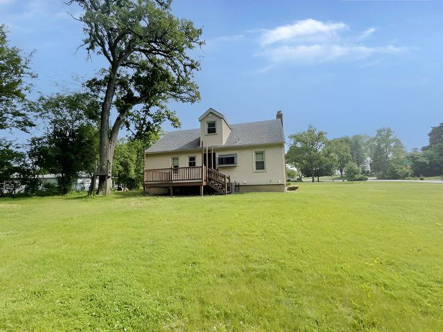 134 Hickory Road, Lake In The Hills, IL 60156