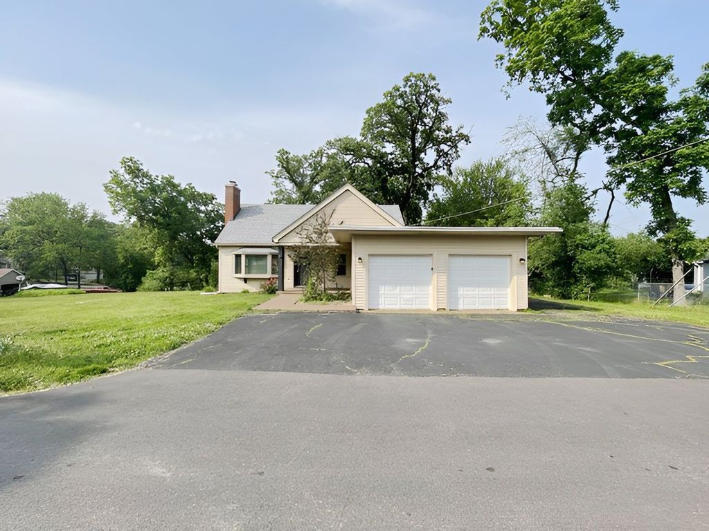 134 Hickory Road, Lake In The Hills, IL 60156