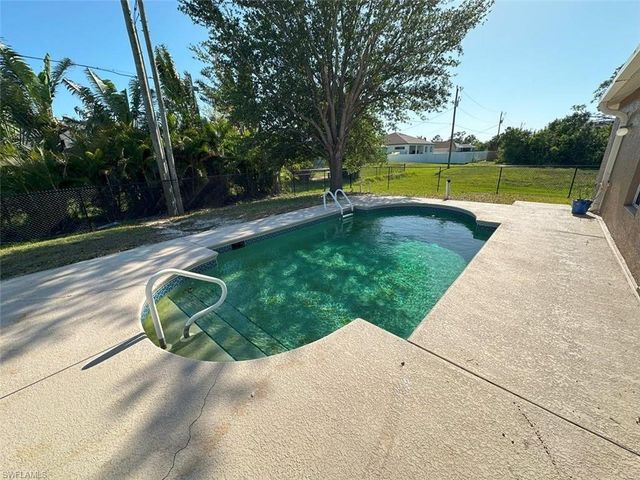 2718 NW 5th ST, Cape Coral, FL 33993