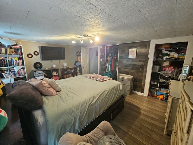 1110 Sunrise Dr, Neshannock Twp, PA 16105