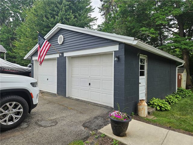 1110 Sunrise Dr, Neshannock Twp, PA 16105