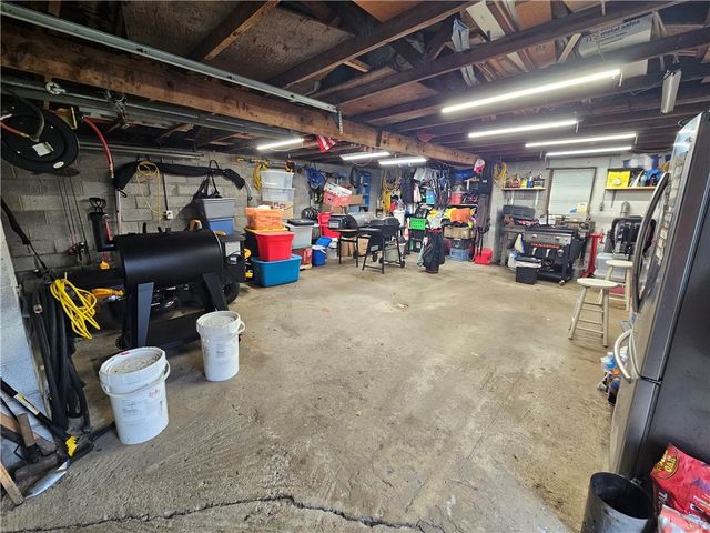 1110 Sunrise Dr, Neshannock Twp, PA 16105