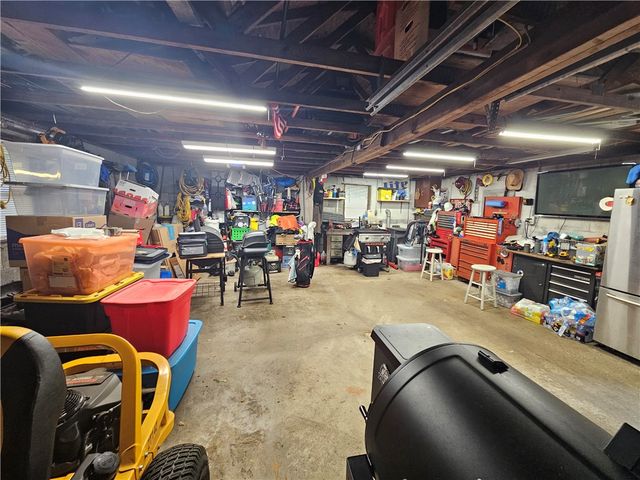 1110 Sunrise Dr, Neshannock Twp, PA 16105