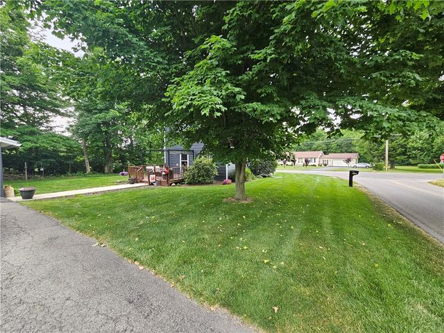 1110 Sunrise Dr, Neshannock Twp, PA 16105
