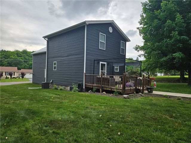 1110 Sunrise Dr, Neshannock Twp, PA 16105