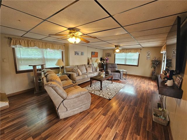1110 Sunrise Dr, Neshannock Twp, PA 16105