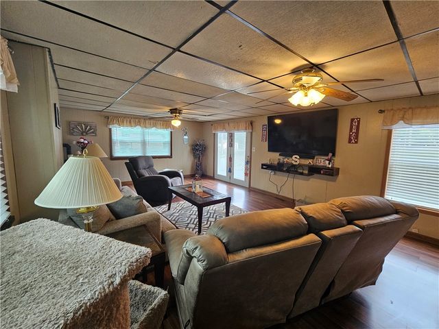 1110 Sunrise Dr, Neshannock Twp, PA 16105