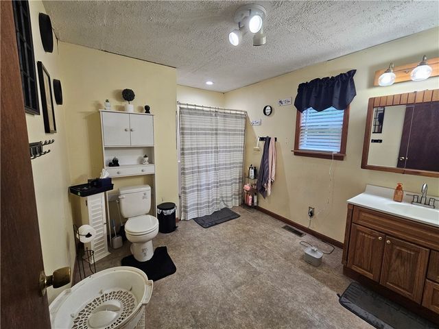 1110 Sunrise Dr, Neshannock Twp, PA 16105