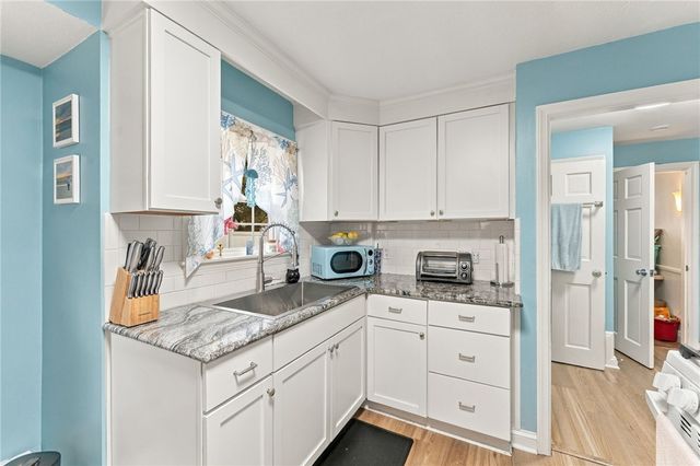 12 Deacon Avenue, Warwick, RI 02886