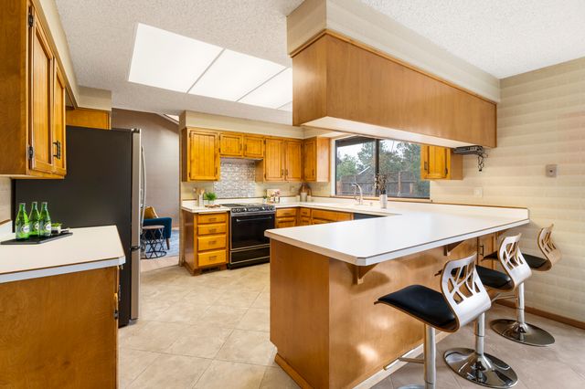 1869 NE Moonglow Court, Bend, OR 97701